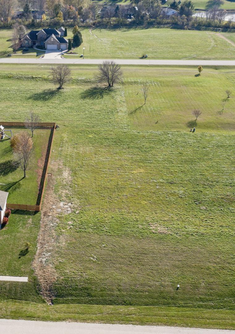 1015 Fox Trail Ln., Somonauk, IL 60552