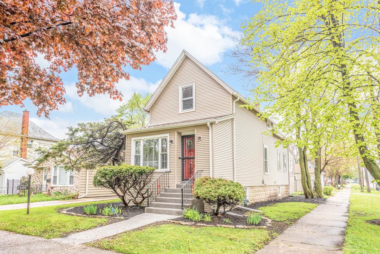 1300 S 6th Ave., Maywood, IL 60153