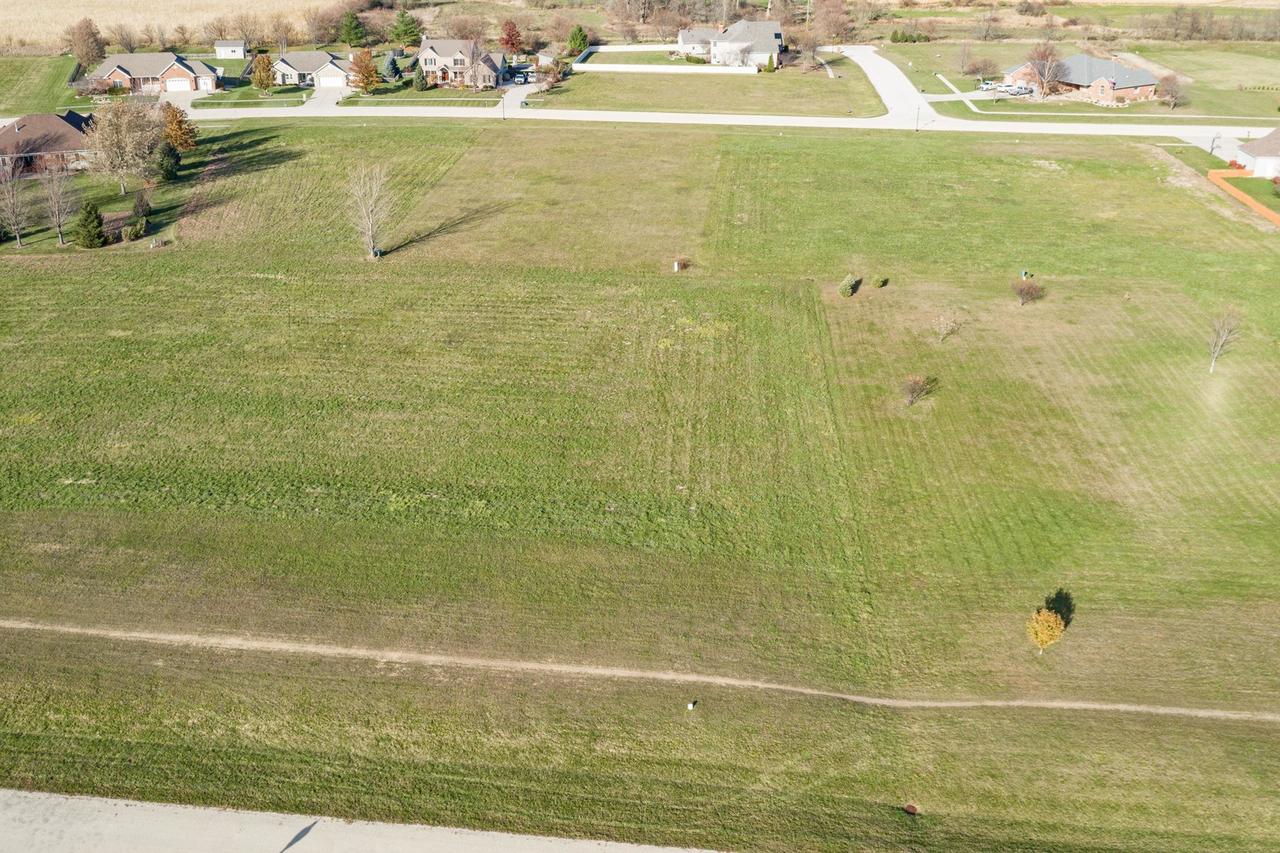 990 Prairie View Dr., Somonauk, IL 60552