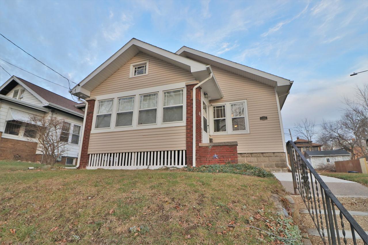 1210 17th St., Rockford, IL 61104