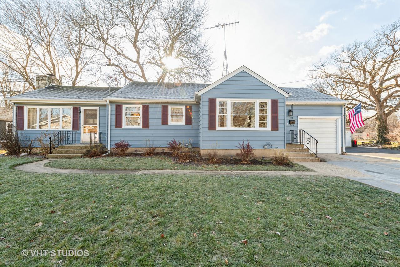 10 Lincoln Ave., East Dundee, IL 60118