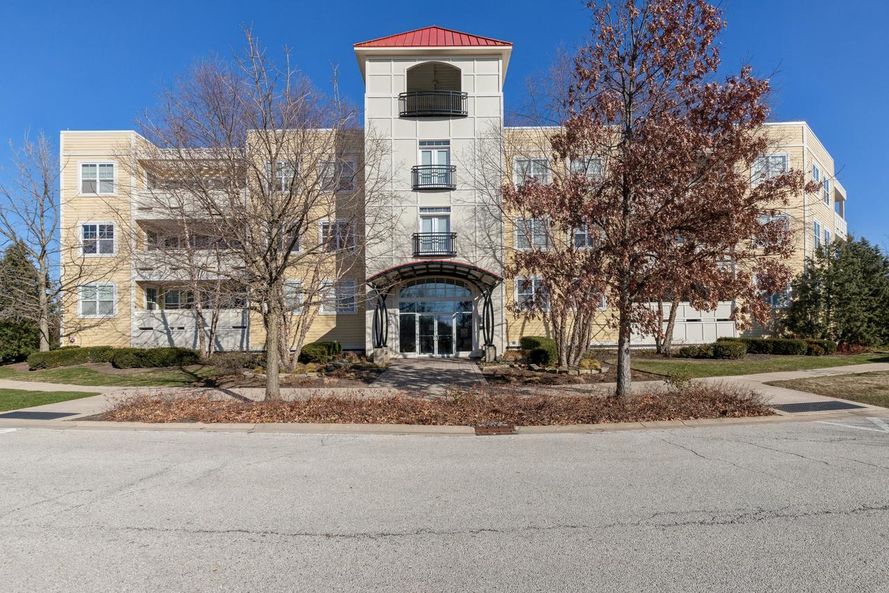 977 Harris Rd. #22, Grayslake, IL 60030