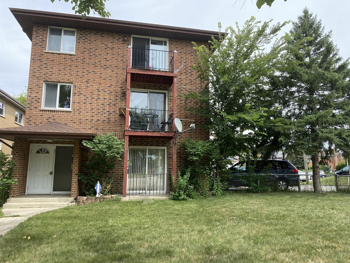 231 S Rush St., Itasca, IL 60143