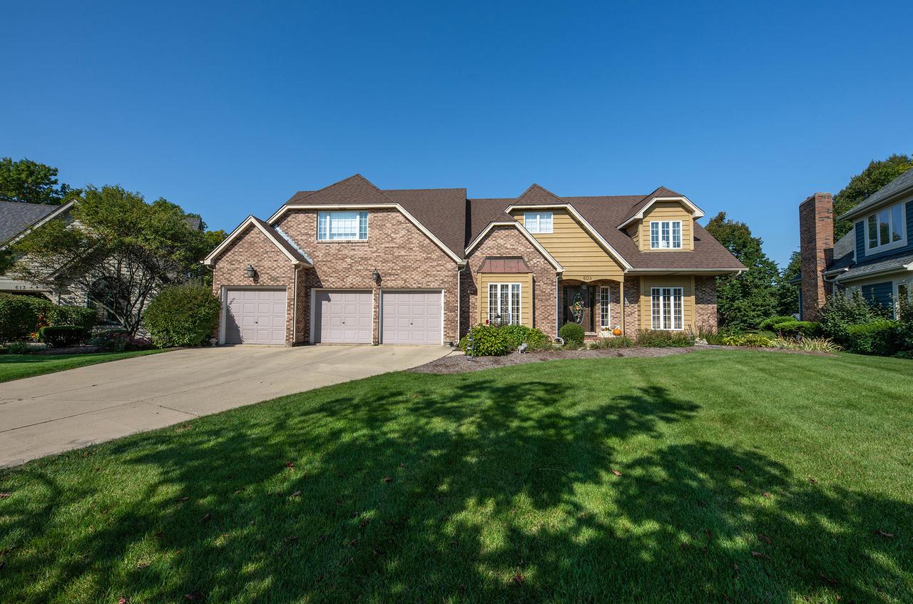 609 Lynchburg Ct., Naperville, IL 60540