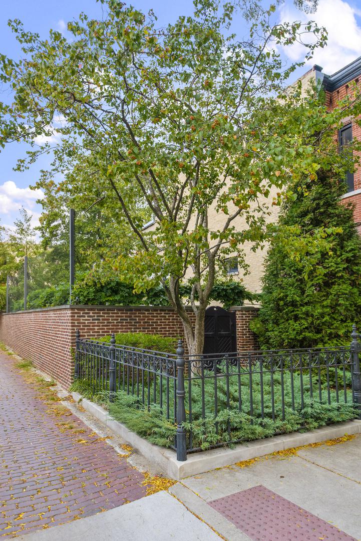 2214 N Fremont St., Chicago, IL 60614