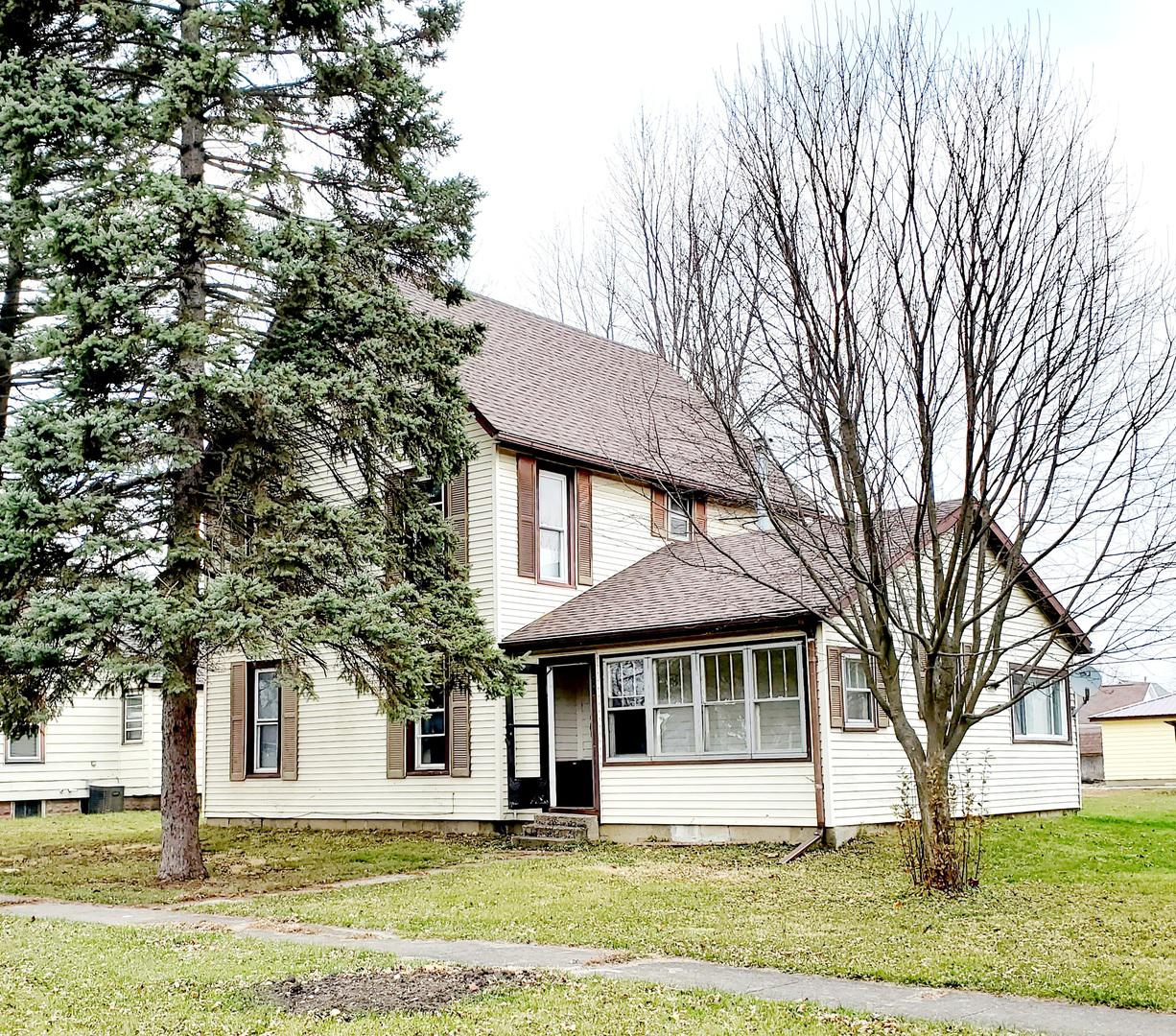 127 E James St., Forrest, IL 61741