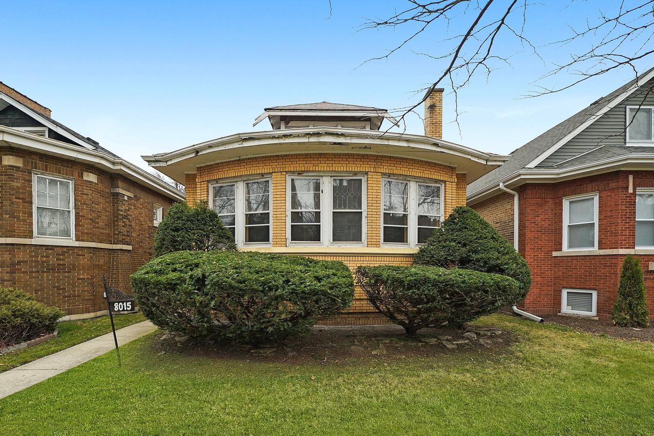 8015 S Paxton Ave., Chicago, IL 60617