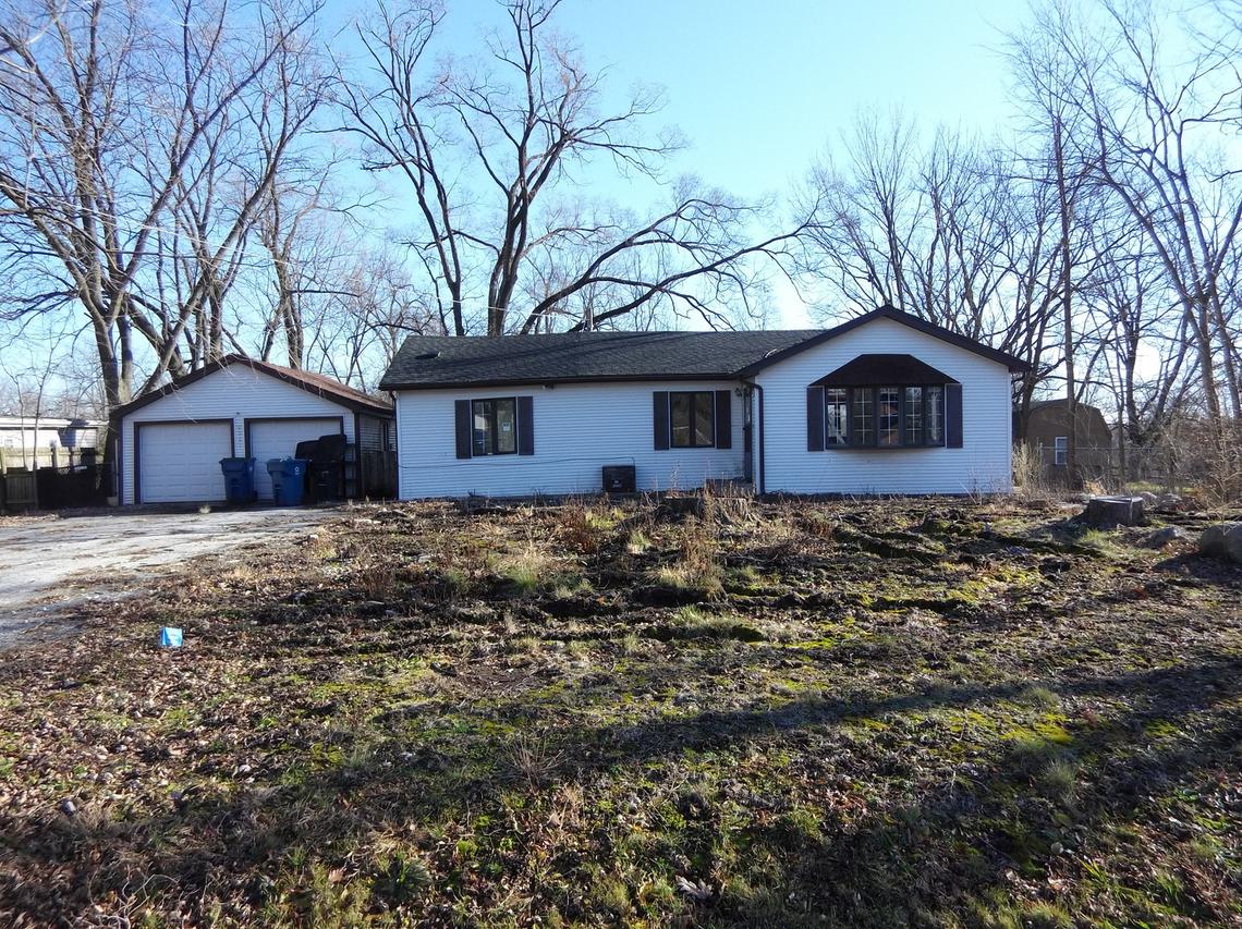 9551 S 89th Ave., Palos Hills, IL 60465