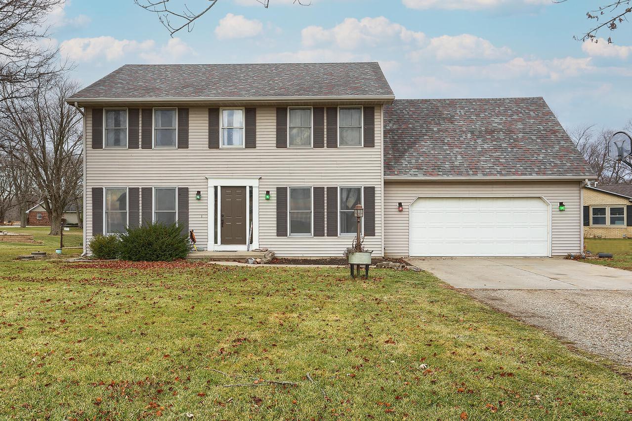 3239 Greenwood Dr., Dewey, IL 61840