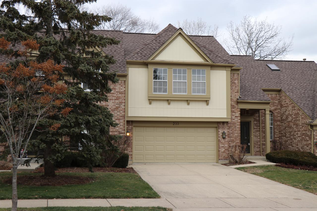 233 Lorraine Cir., Bloomingdale, IL 60108