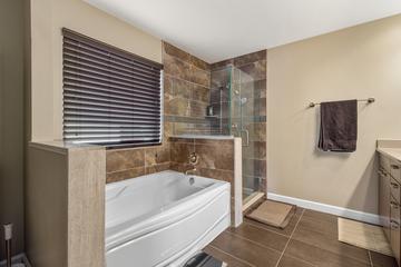 995 Christine Ln., Antioch, IL 60002