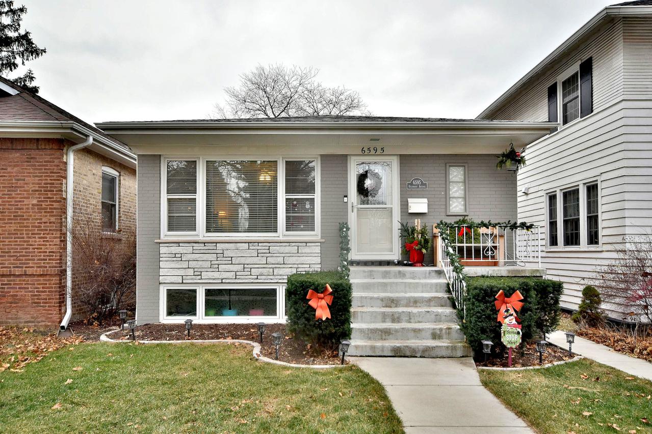 6595 N Oliphant Ave., Chicago, IL 60631