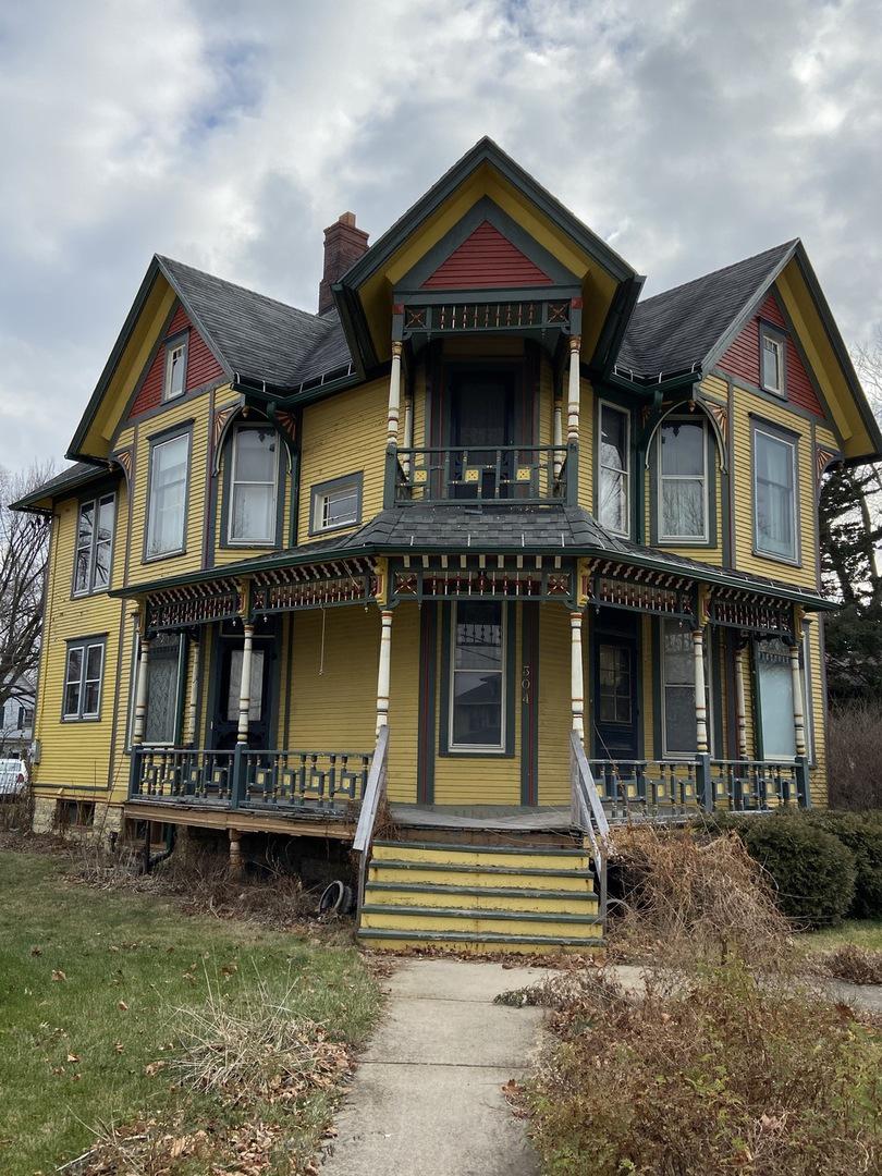 304 S 4th St., Dekalb, IL 60115