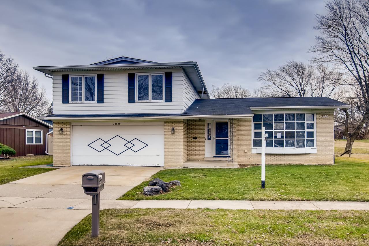 22539 Lakeshore Dr., Richton Park, IL 60471