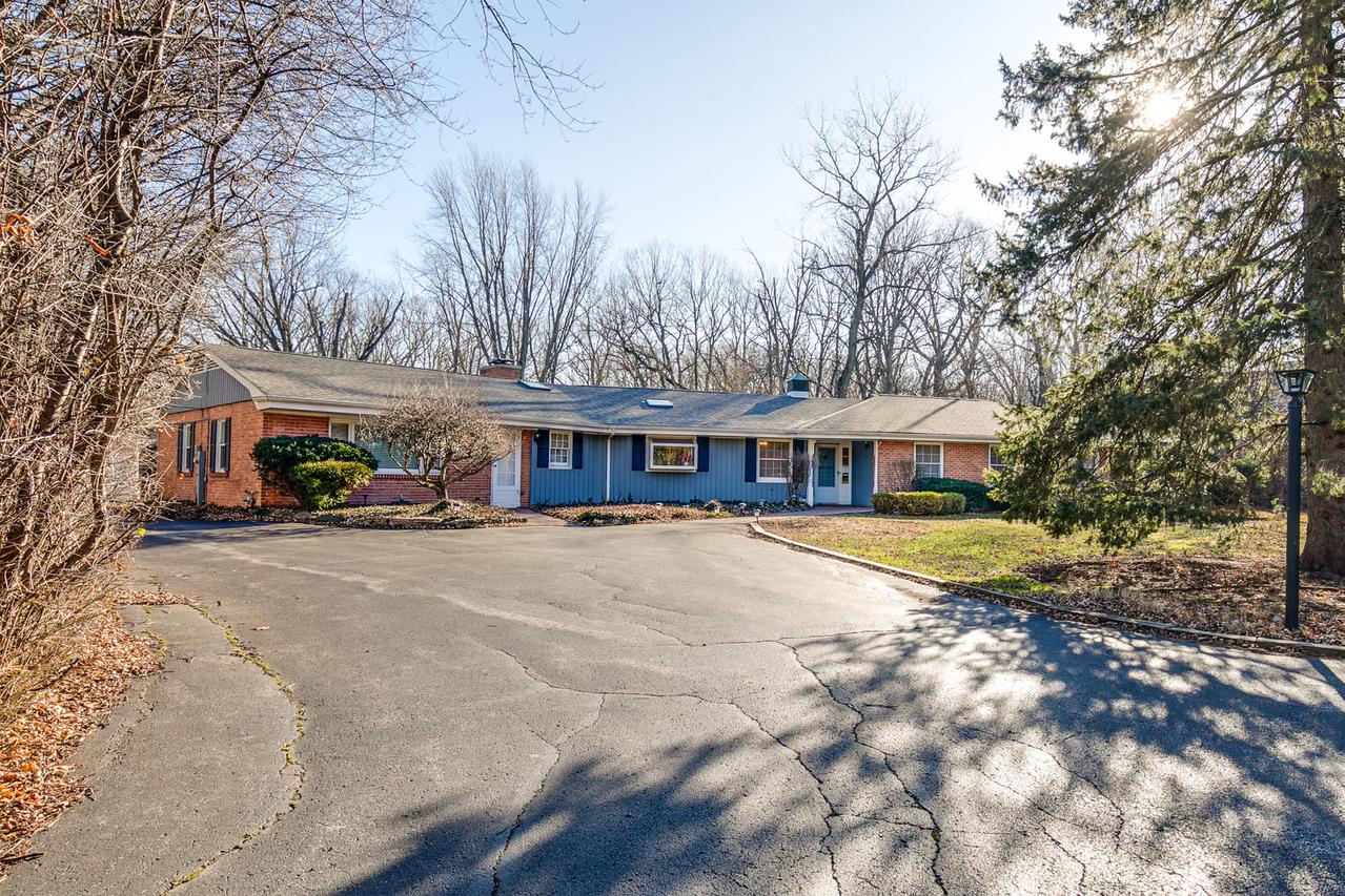 1835 Strenger Ln., Riverwoods, IL 60015