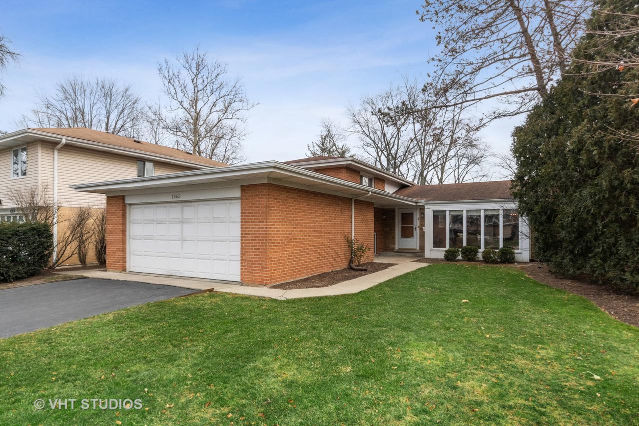 1265 Oxford Rd., Deerfield, IL 60015