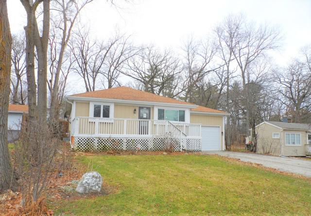 307 Locust St., Lake In The Hills, IL 60156
