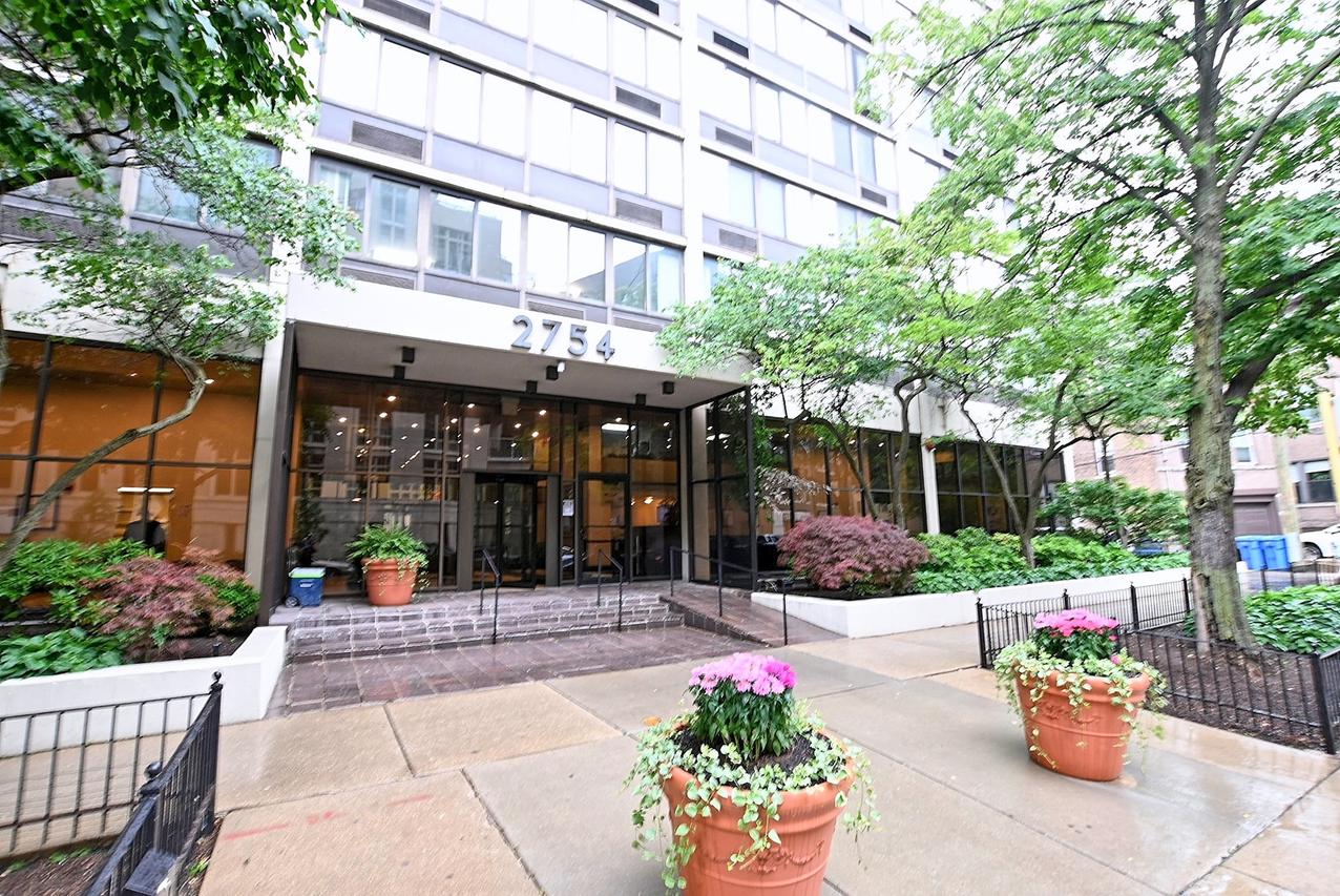 2754 N Hampden Ct. #1006, Chicago, IL 60614