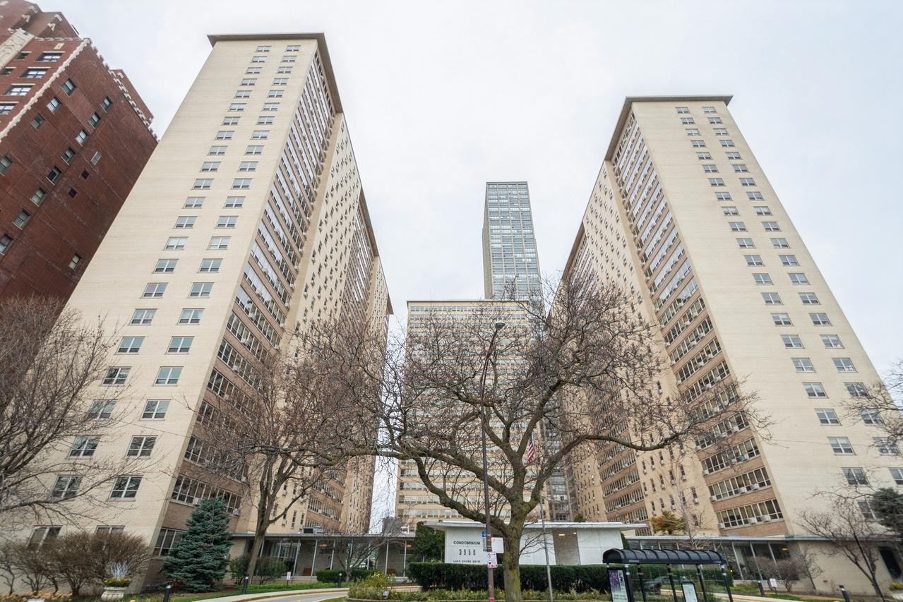 3950 N Lake Shore Dr. #405, Chicago, IL 60613