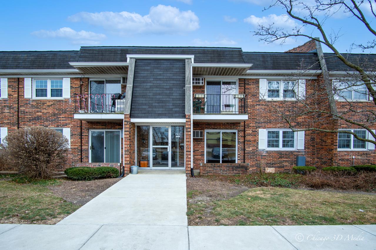 2411 Ogden Ave. #6, Downers Grove, IL 60515