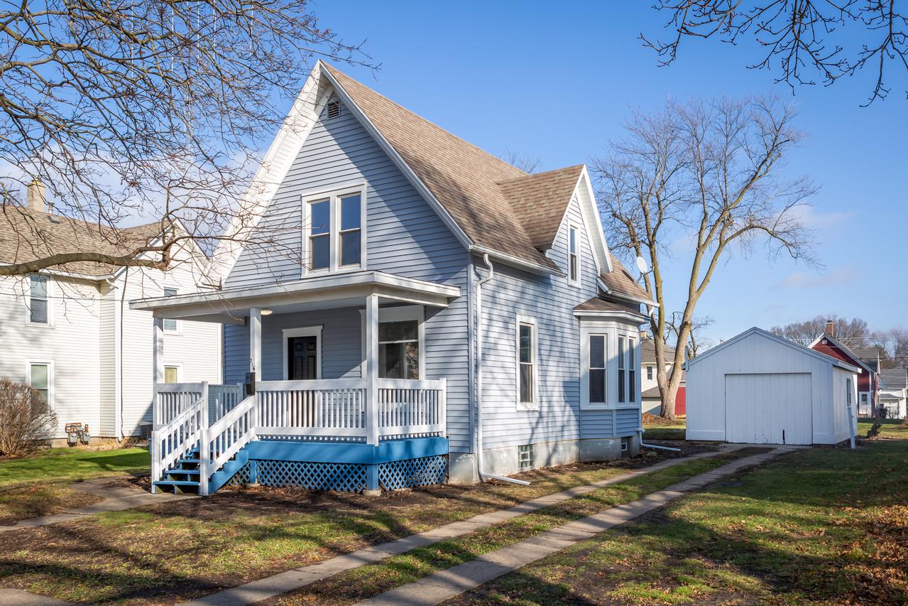 716 N 6th St., Dekalb, IL 60115