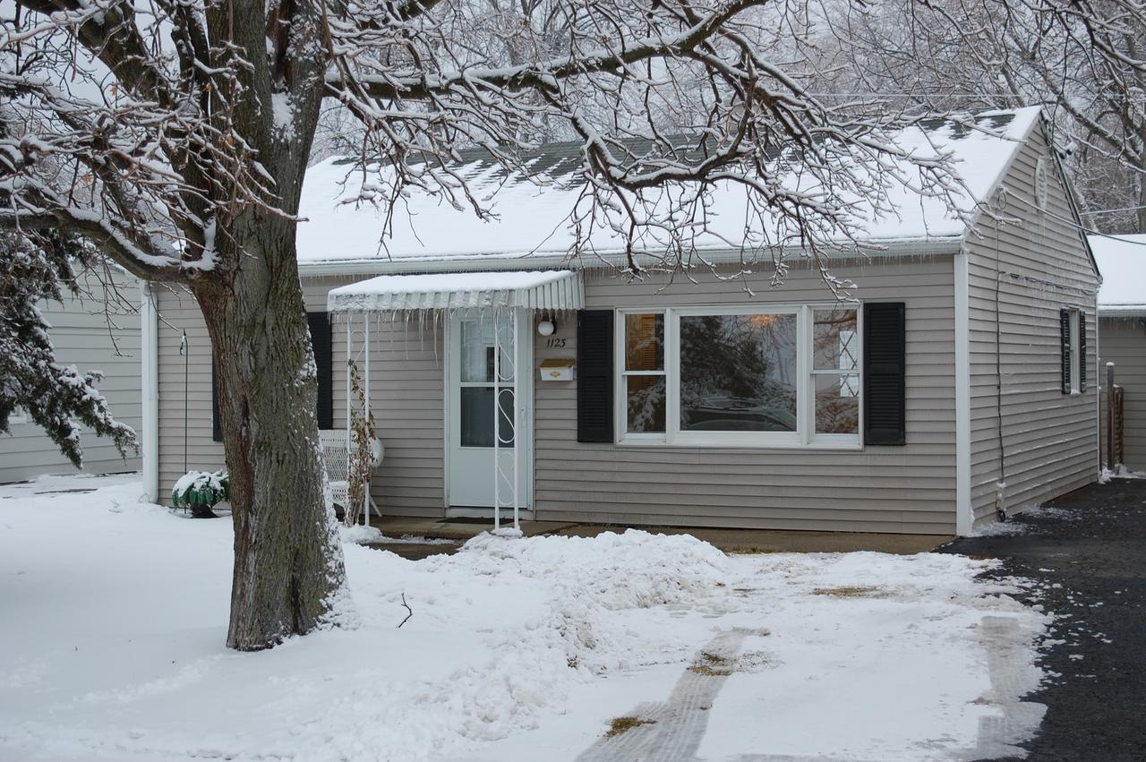 1123 E Taylor St., Dekalb, IL 60115