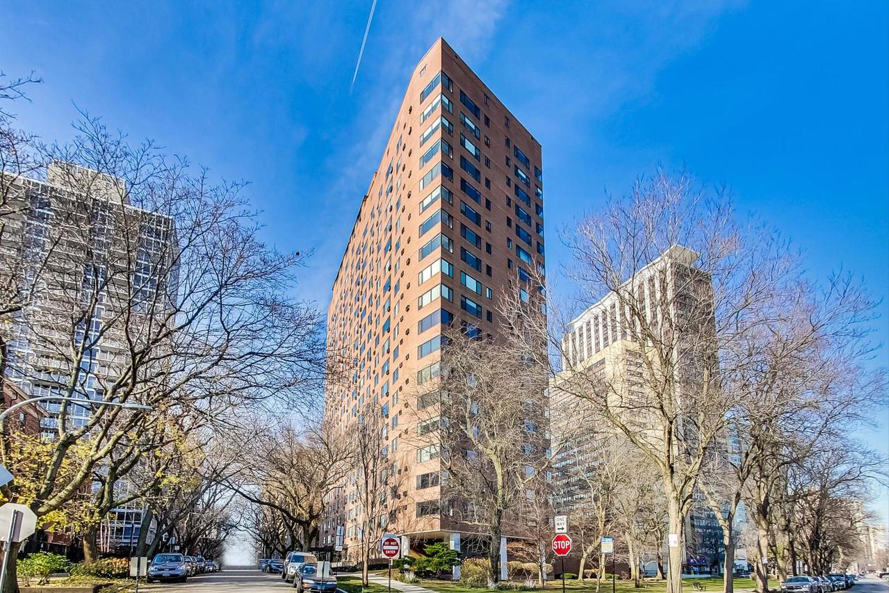 3100 N Lake Shore Dr. #201, Chicago, IL 60657