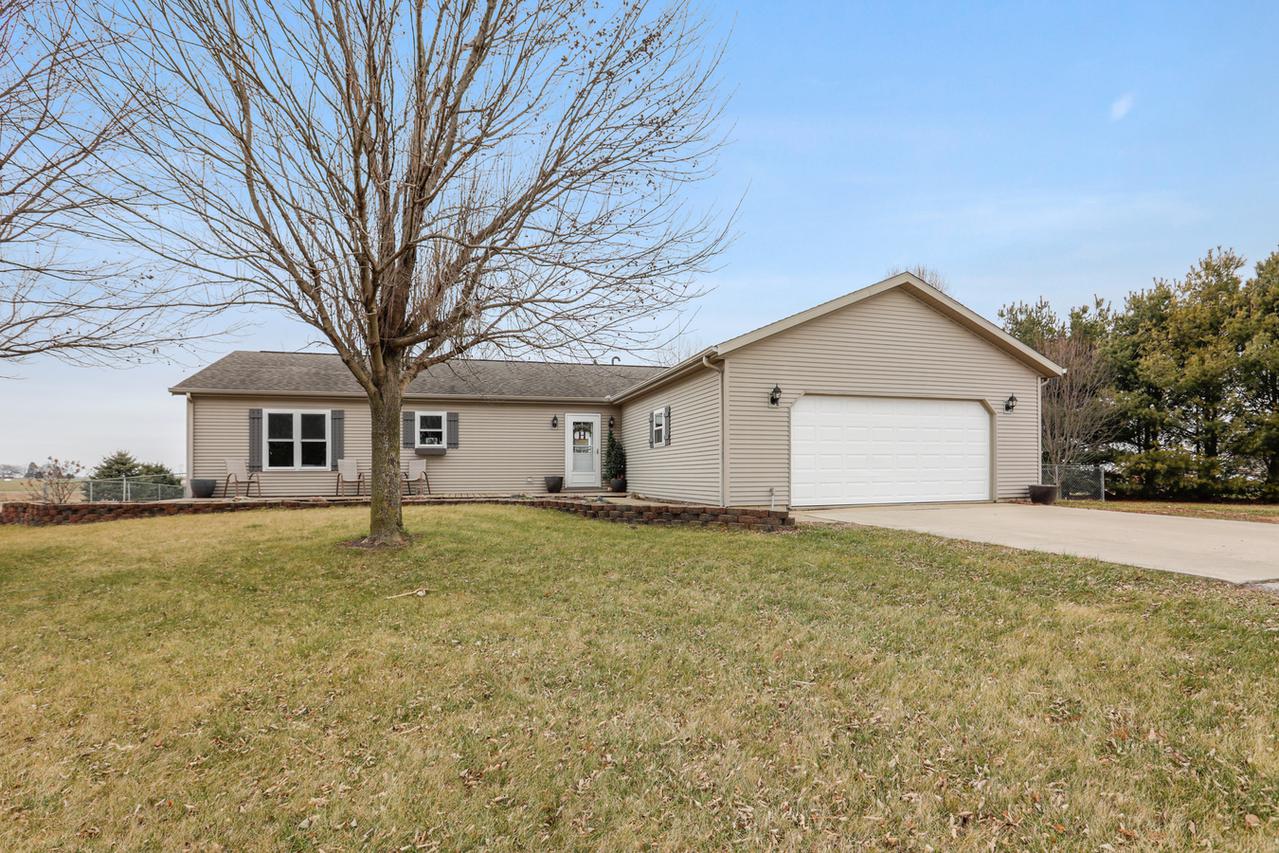 1873 CR 2200 E, St. Joseph, IL 61873