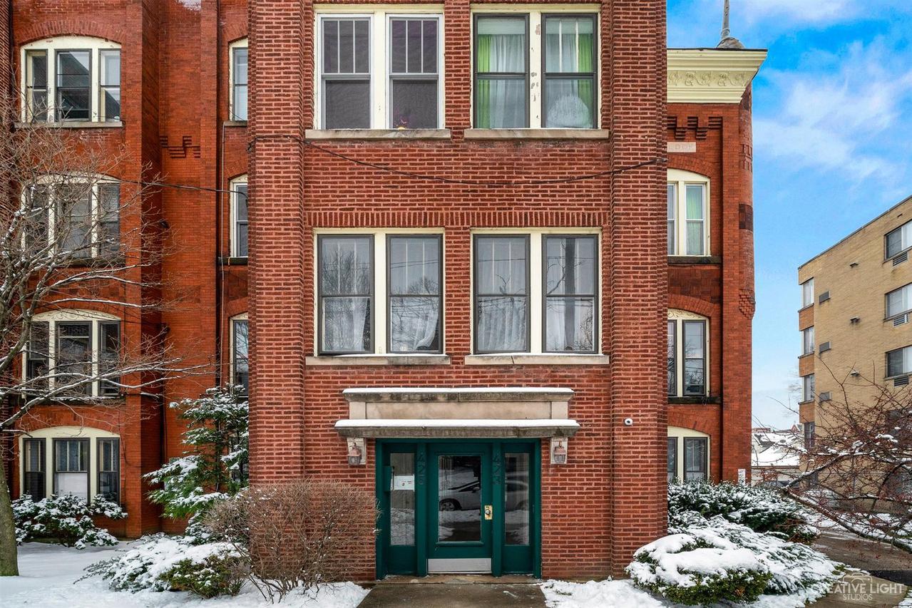 423 E Chicago St. #F, Elgin, IL 60120
