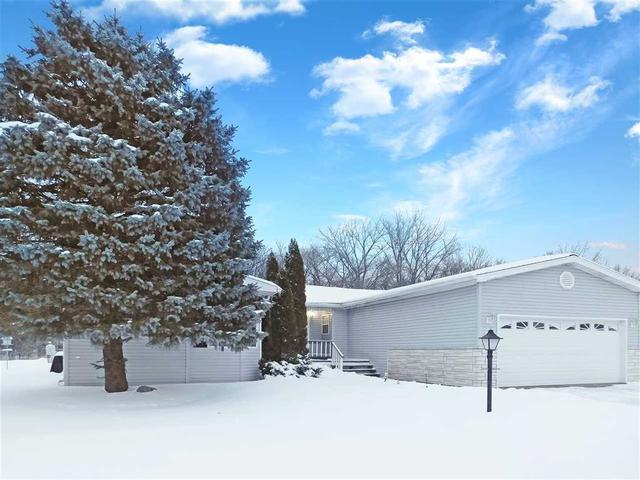 8715 Springwood Ct., Roscoe, IL 61073