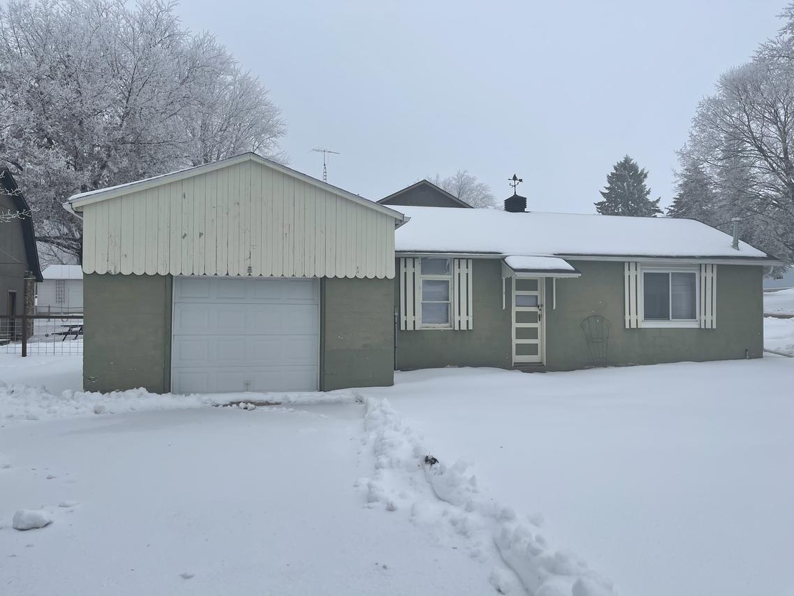 40 E Walnut St., Cedarville, IL 61013