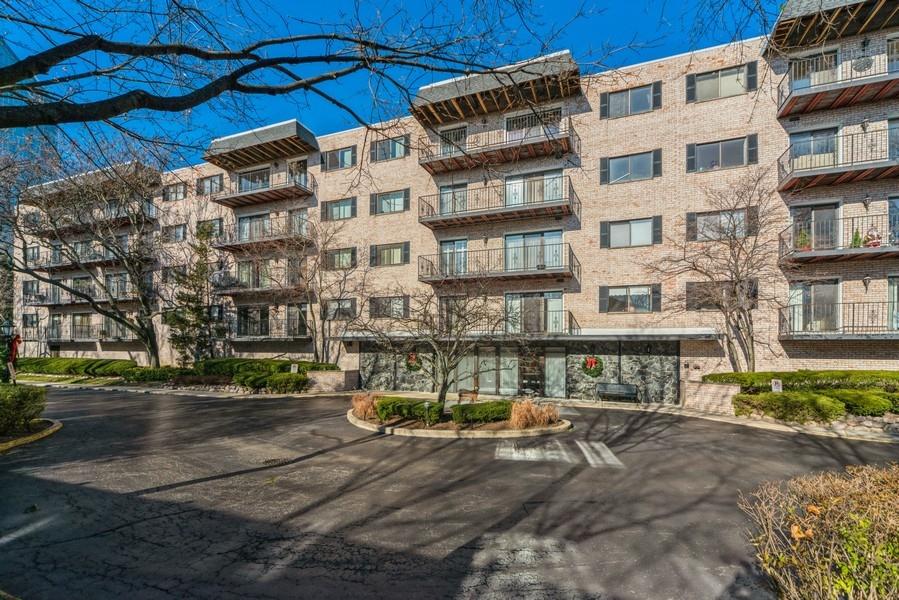 1S150 Spring Rd. #2H, Oakbrook Terrace, IL 60181