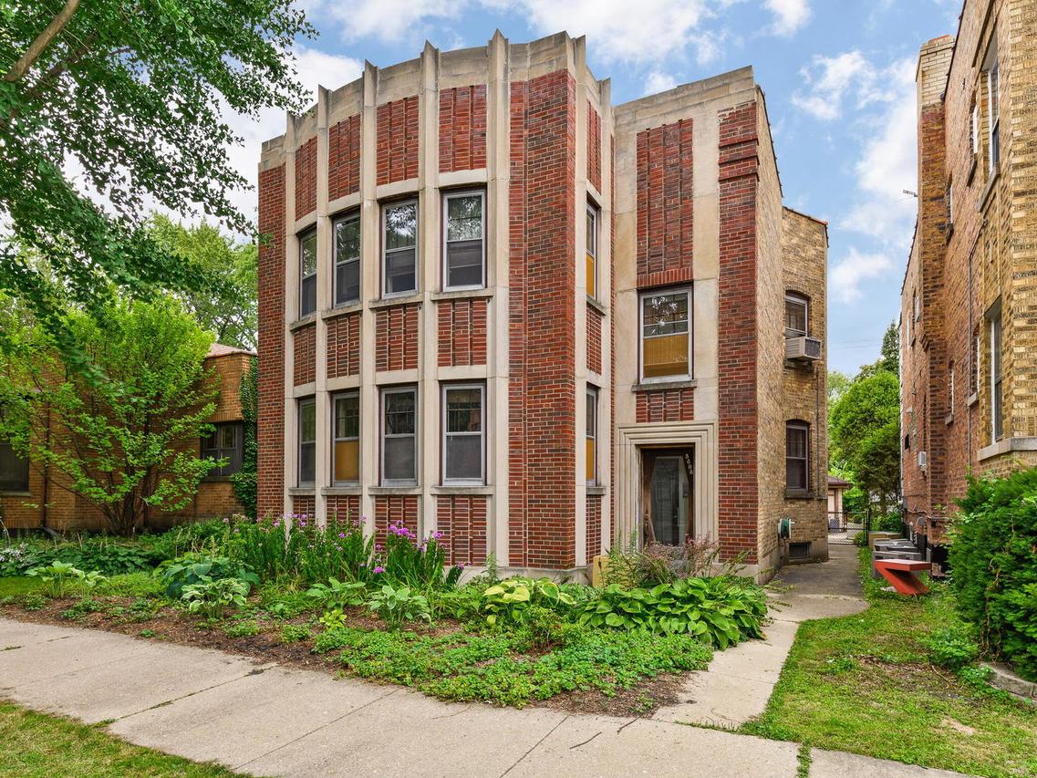 5808 N Virginia Ave., Chicago, IL 60659