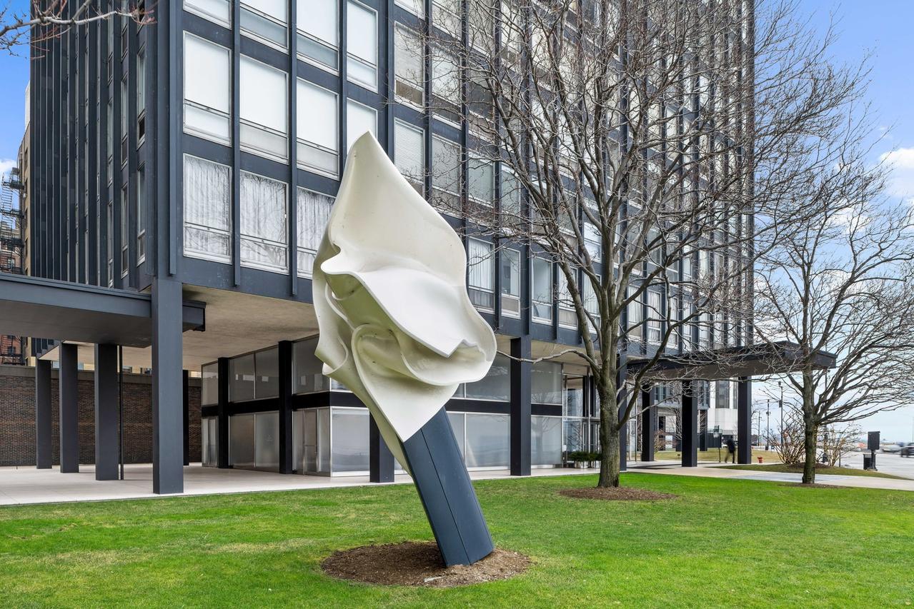 860 N Lake Shore Dr. #13K, Chicago, IL 60611