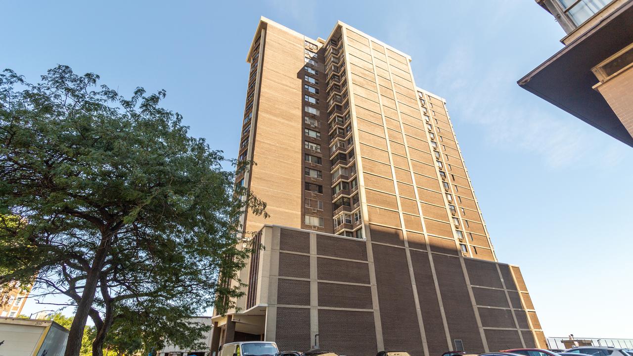 6325 N Sheridan Rd. #1201, Chicago, IL 60660