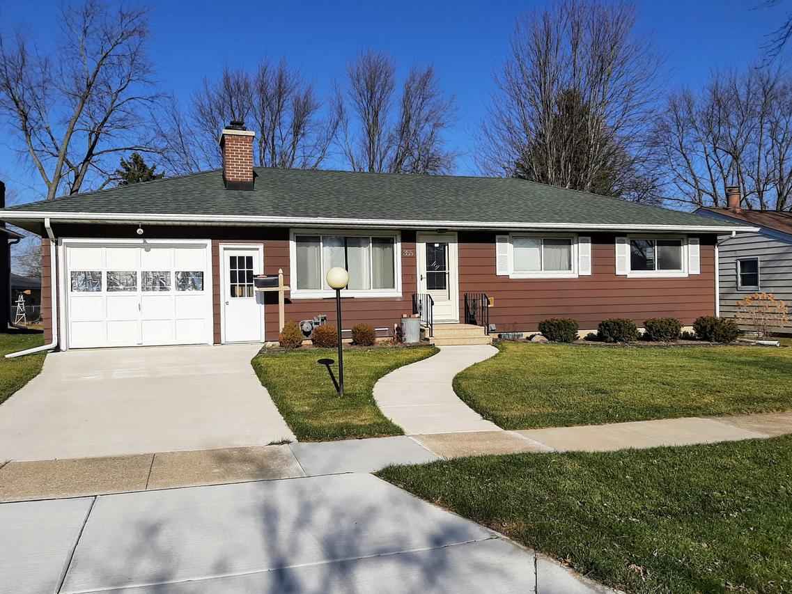 355 Orchard Ln., Sycamore, IL 60178