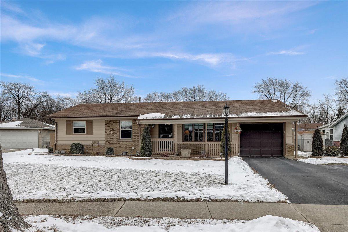 1231 Springdale Ln., Elk Grove Village, IL 60007
