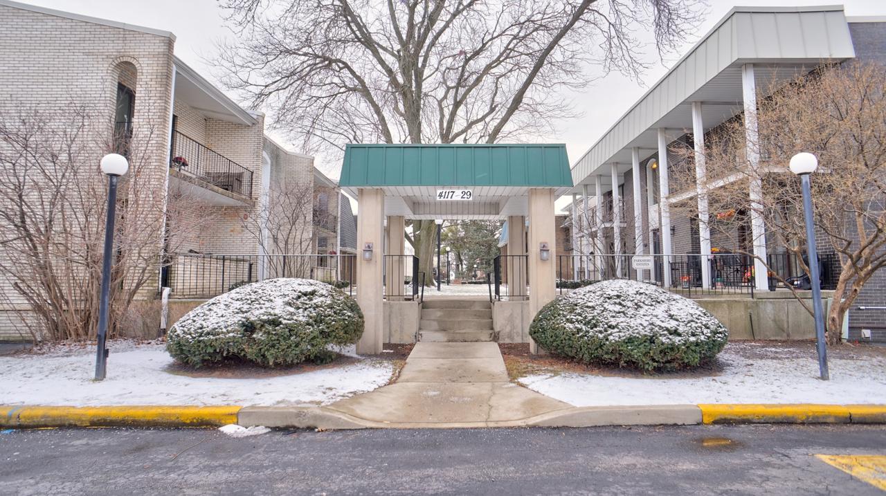 4127 W 98th St. #A, Oak Lawn, IL 60453