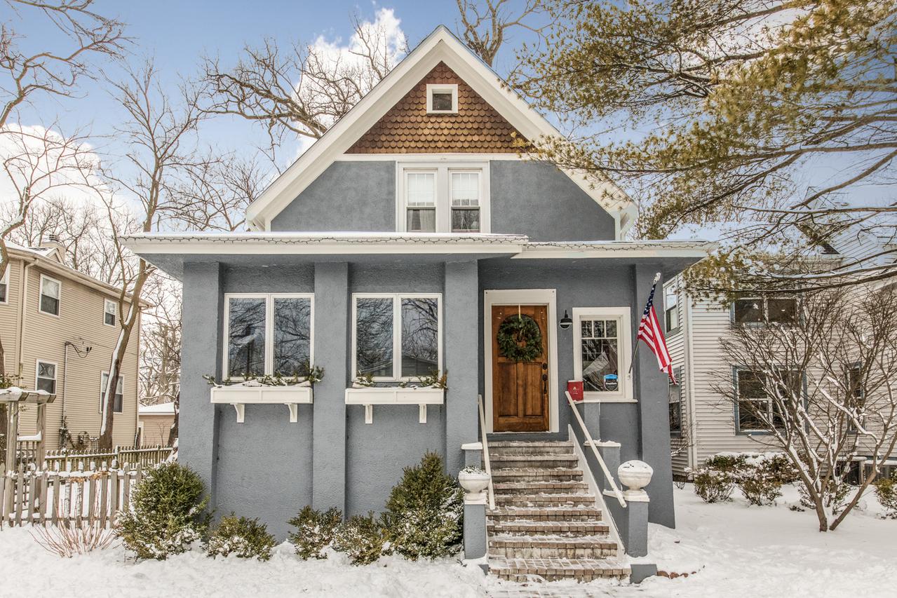 219 Catalpa Pl., Wilmette, IL 60091