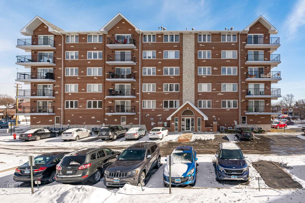8010 River Walk Dr. #2D, Lyons, IL 60534