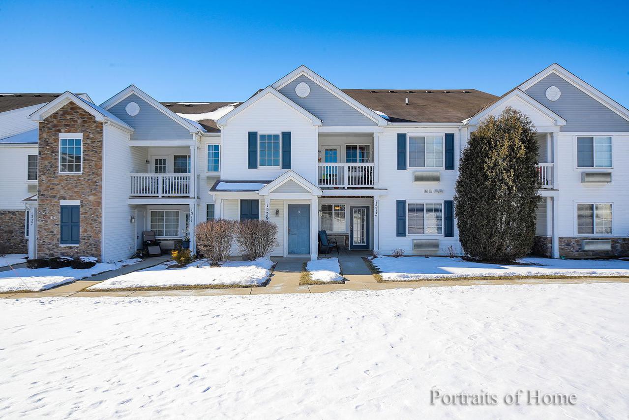1513 Silverstone Dr., Carpentersville, IL 60110