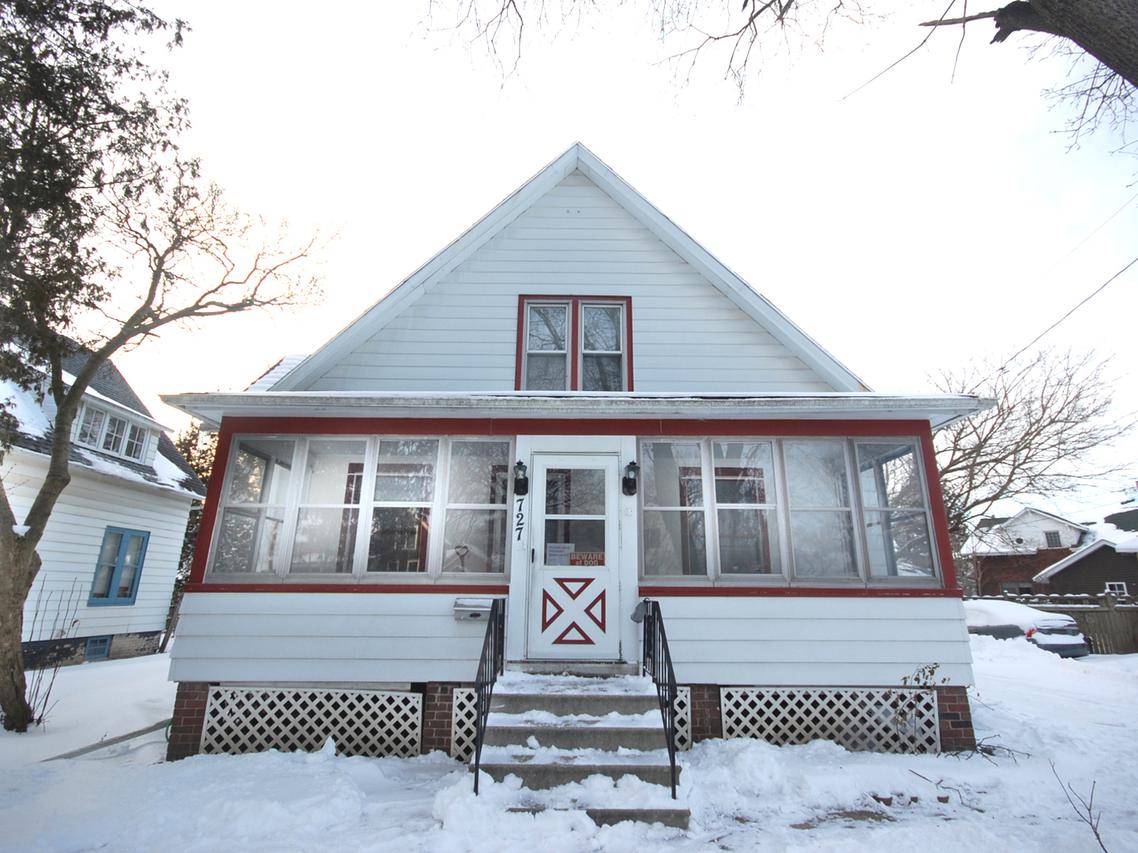 727 N 4th St., Dekalb, IL 60115