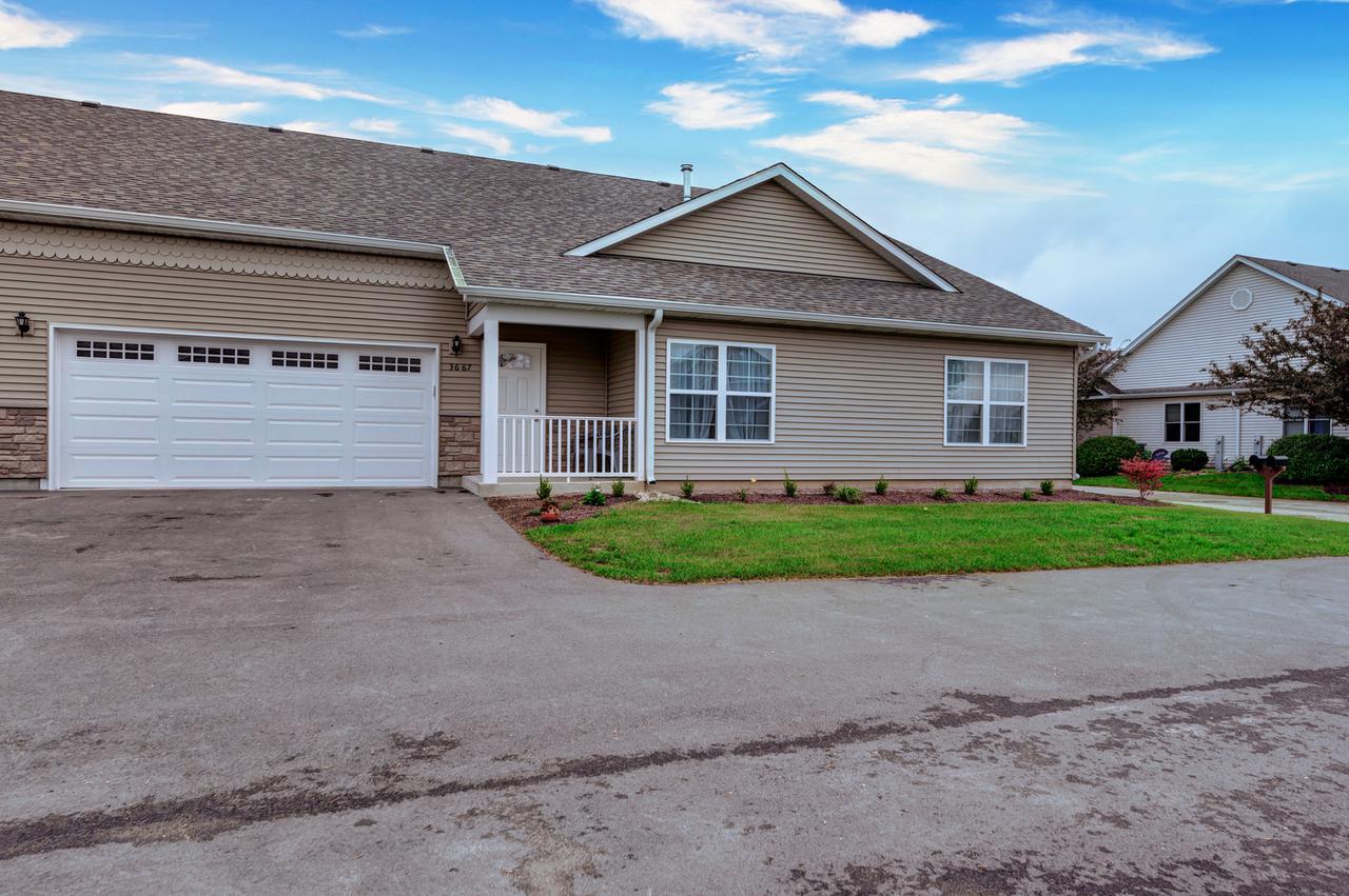 3661 Green Tree Ln., Dekalb, IL 60115