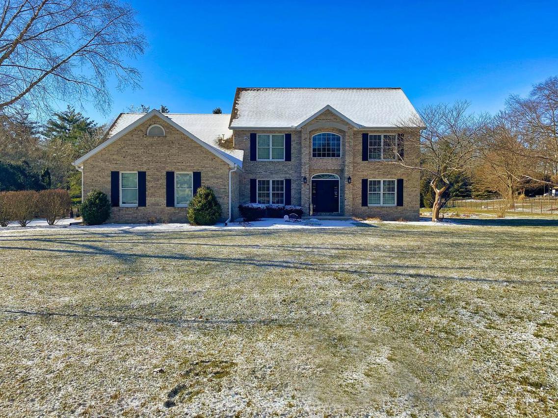 1305 Cross Creek Rd., Mahomet, IL 61853