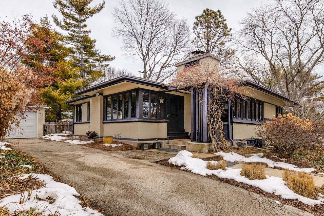 330 Gregory Ave., Wilmette, IL 60091