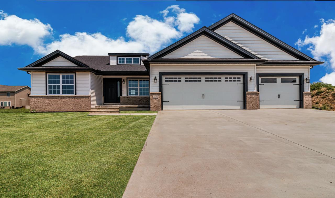 1416 Warwick Dr., Savoy, IL 61874