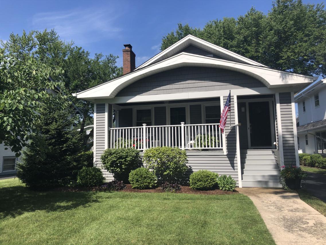166 Malden Ave., La Grange, IL 60525