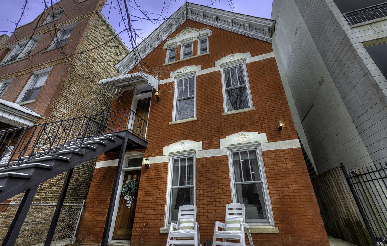 1025 N Wood St. #1F, Chicago, IL 60622