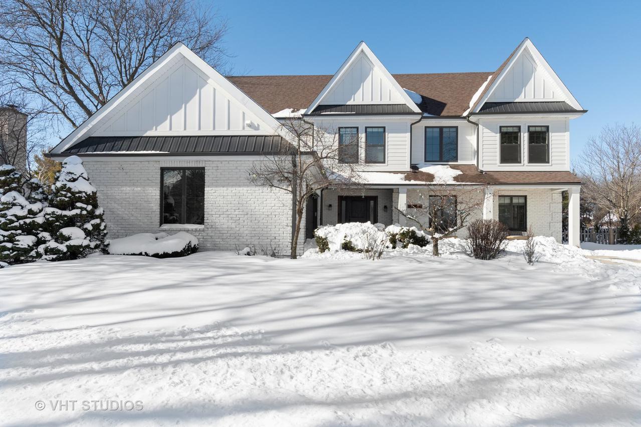 2046 Chatham Dr., Wheaton, IL 60189