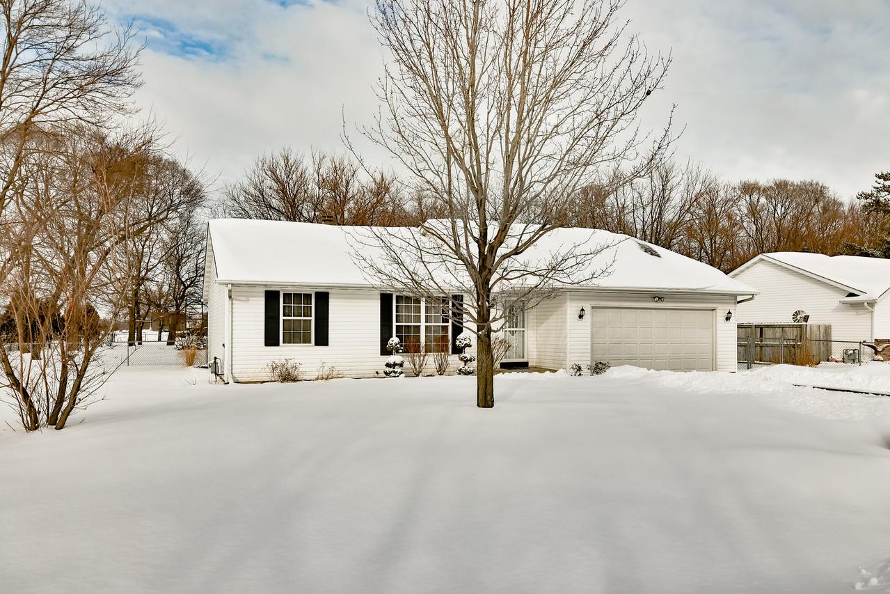 5432 Country Ct., Roscoe, IL 61073
